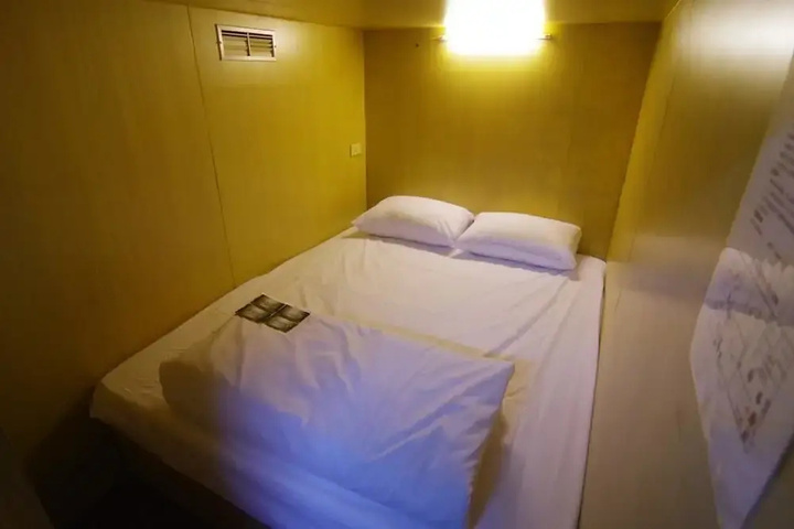 Room 4 of 5