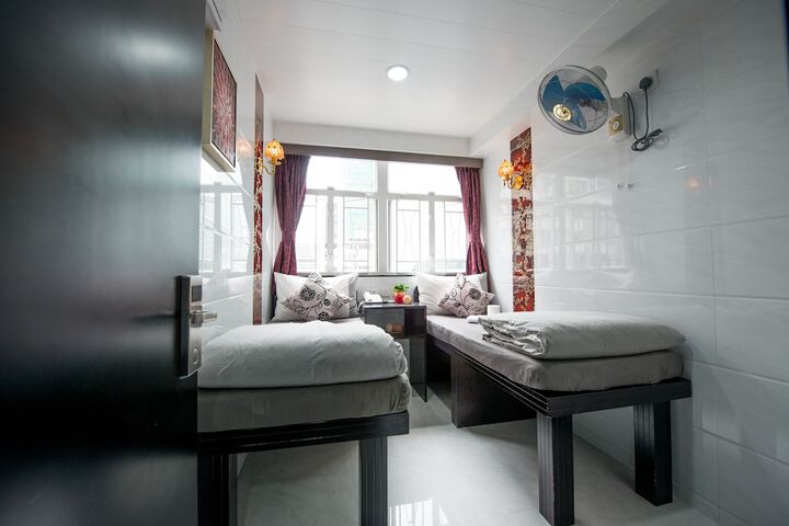 Room 9 of 48
