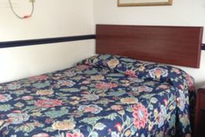 Room 5 of 13