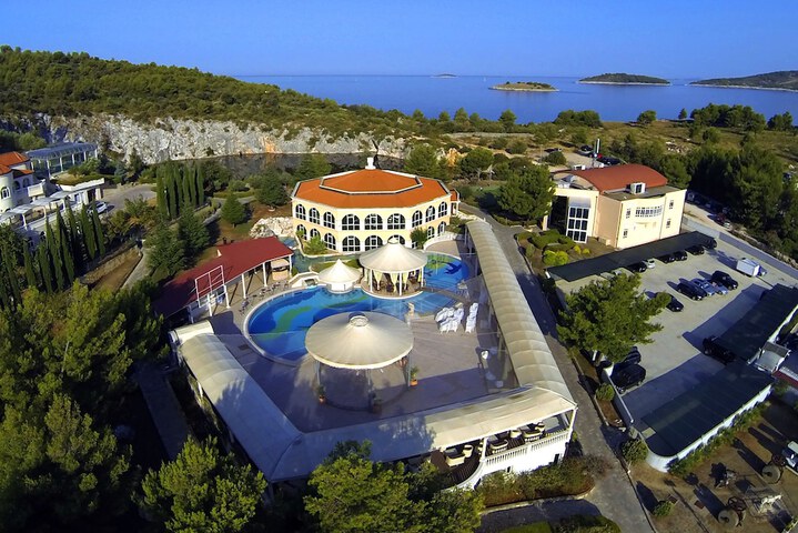 Hotel with Pool