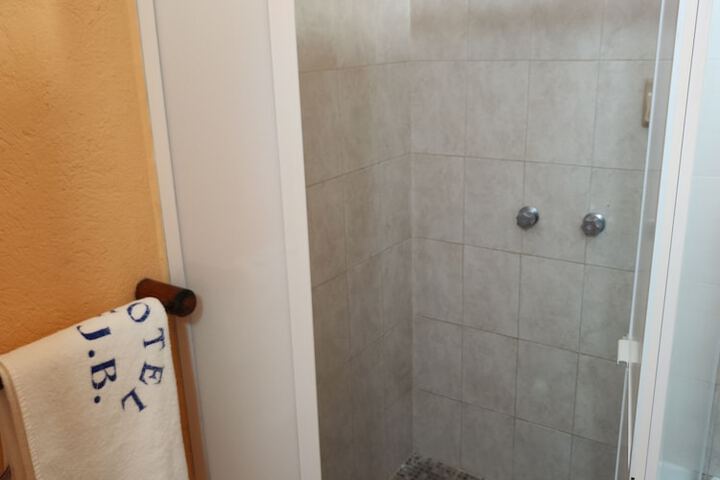 Room 50 of 76