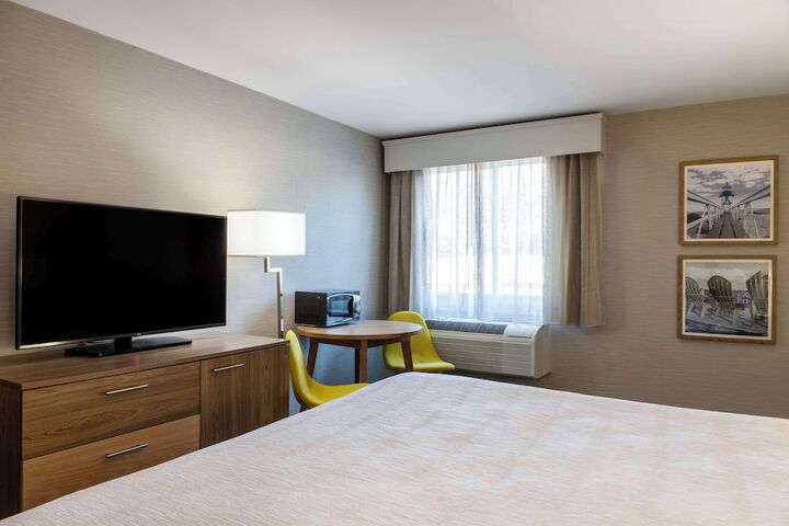 2 Queen Beds Microwave and Refrigerator WiFi (22 of 26)
