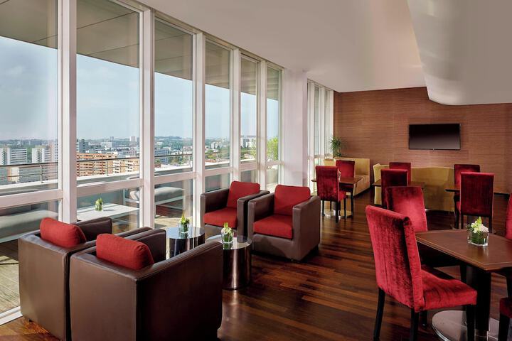 Lounge 55 of 69