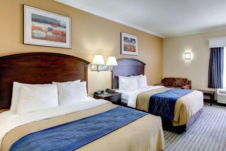 2 Queen Beds (1 of 5)