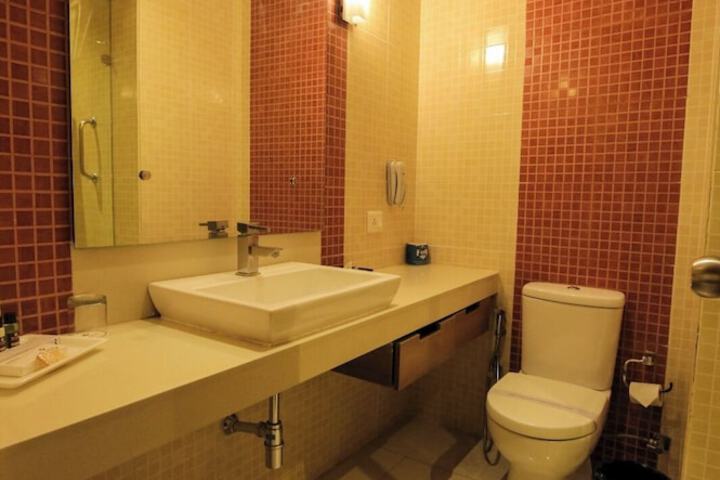 Room 9 of 16
