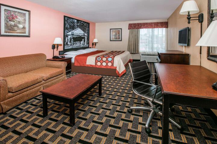 1 King Bed (15 of 18)