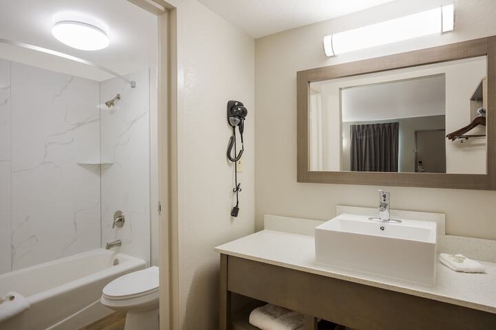 1 King Bed Suite (3 of 4)