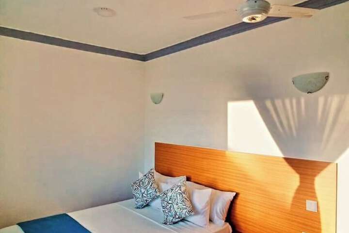 Room 4 of 34