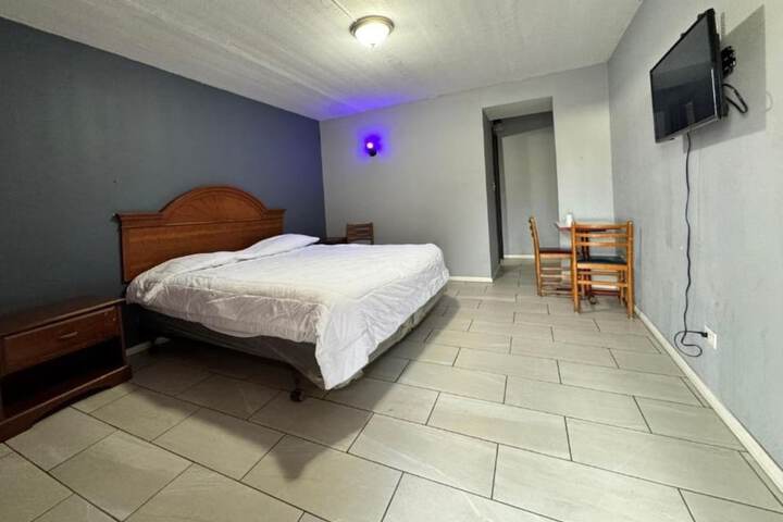 1 King Bed (11 of 11)