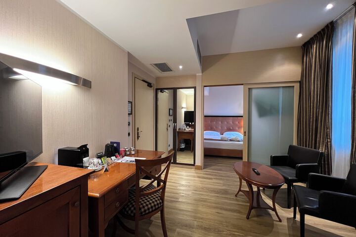 Room 64 of 233