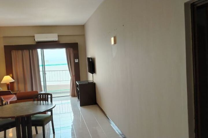 Room 323 of 650
