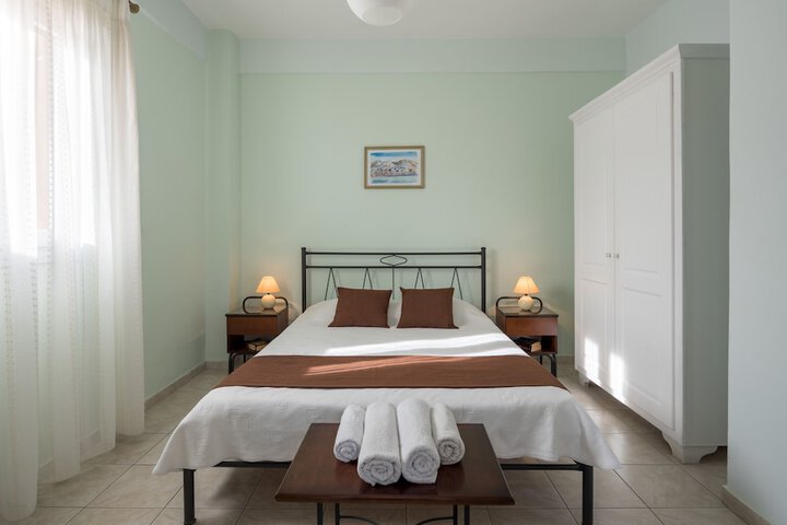 Room 5 of 97