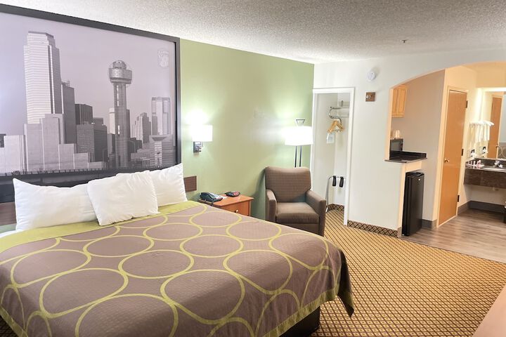 1 King Bed (6 of 18)