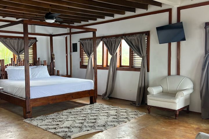Room 34 of 130