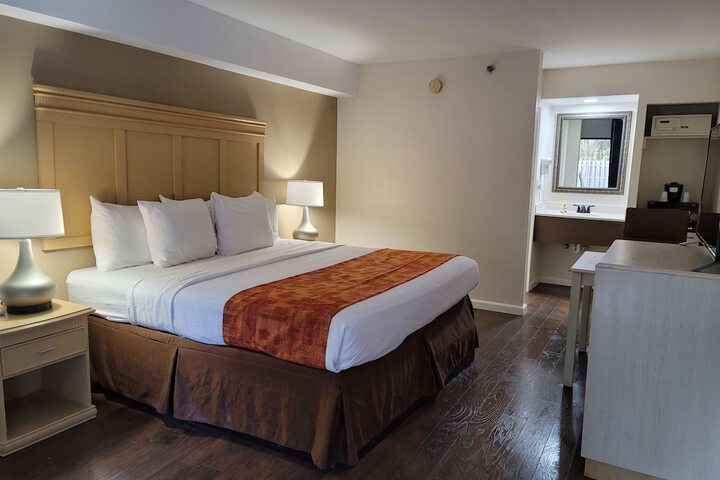 Exterior King Bed (3 of 13)