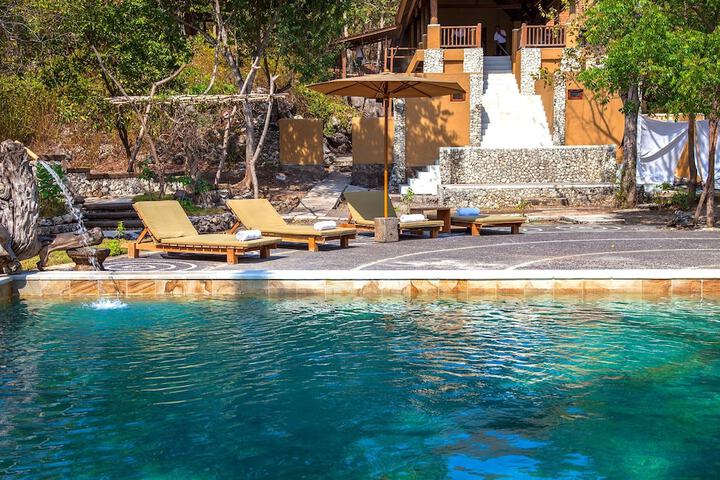 Hotel with Pool