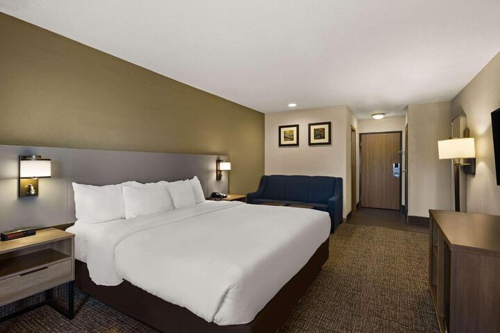 1 King Bed (9 of 11)