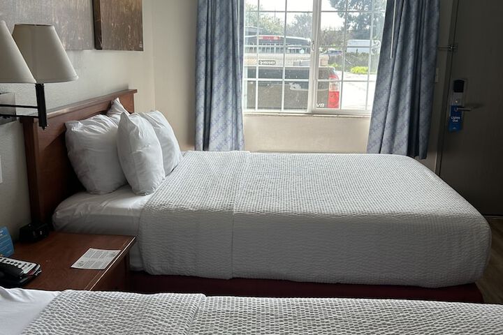1 Queen Bed (11 of 21)