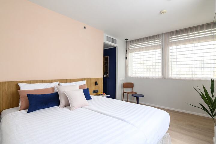 Room 8 of 47