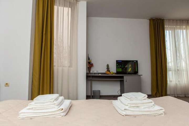 Room 9 of 16