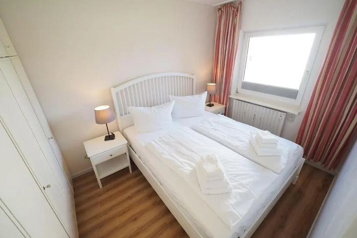 Room 2 of 10