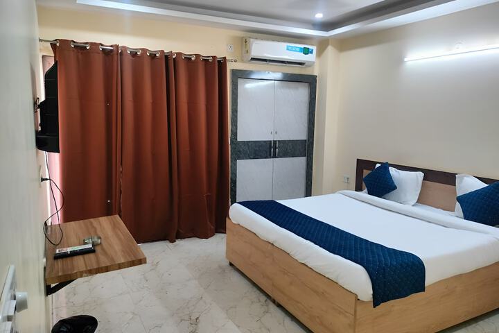 Room 5 of 10