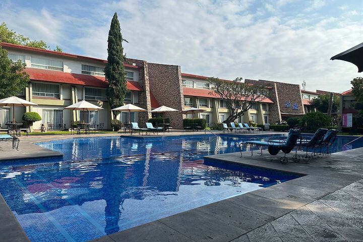 Hotel Pool