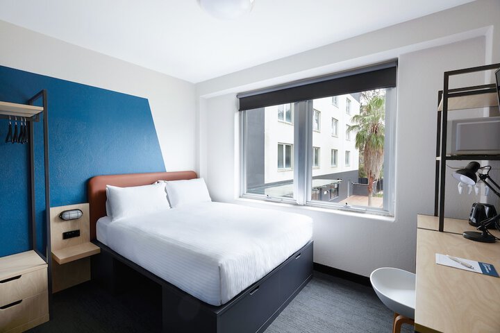 Room 21 of 80