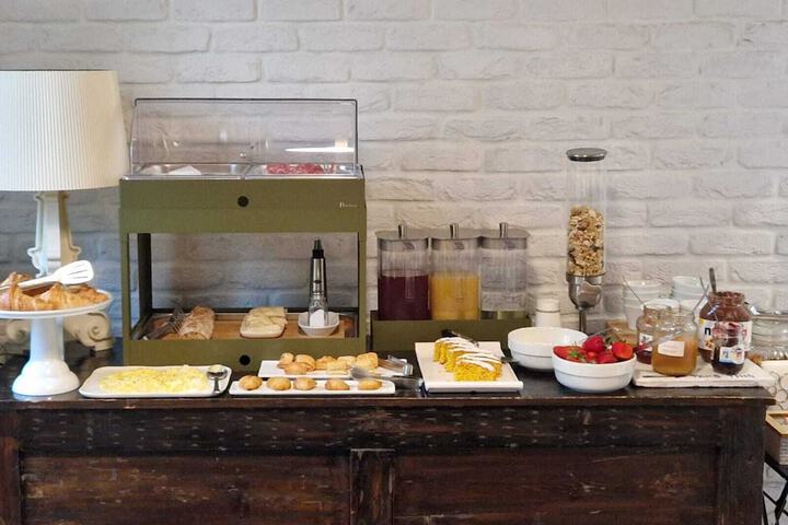 Breakfast/Coffee Service 16 of 26