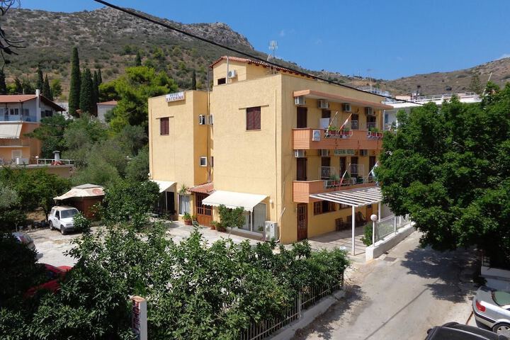 Hotel Exterior 25 of 29