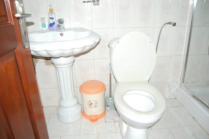 Room 8 of 10