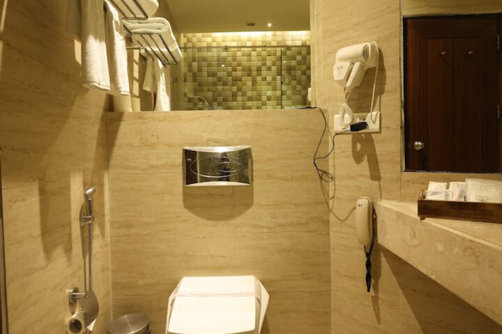 Room 15 of 40
