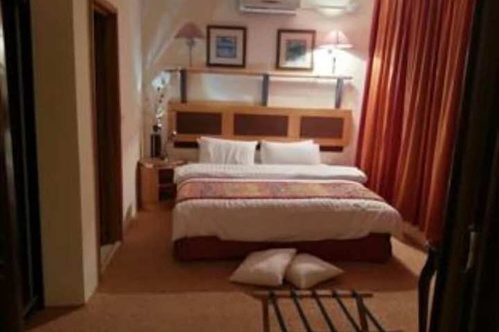 Room 15 of 30