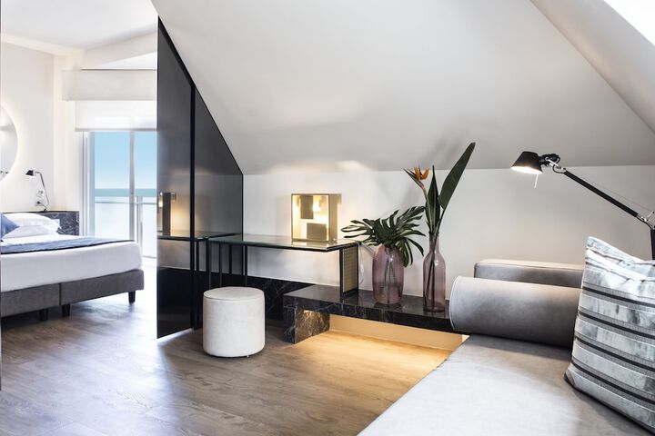 Room 14 of 106