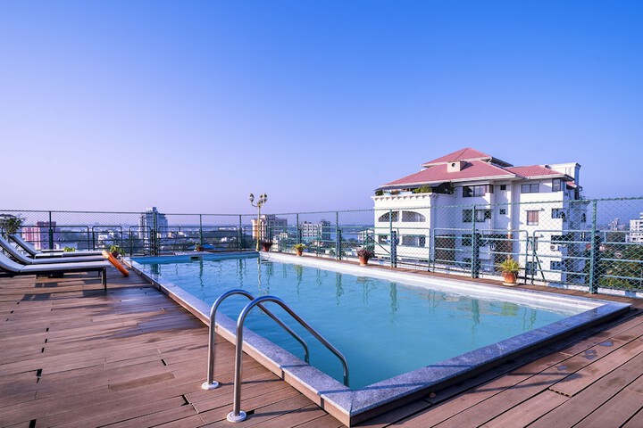 Pool Hotel