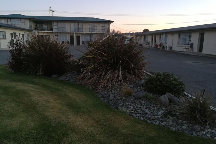 Hotel Exterior 95 of 100