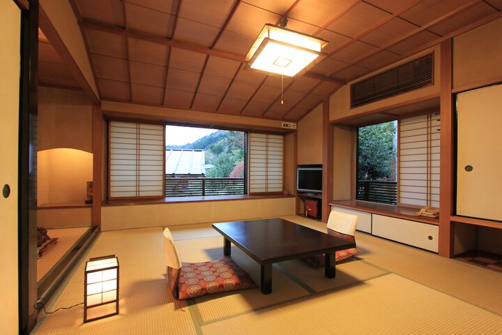 Room 8 of 20
