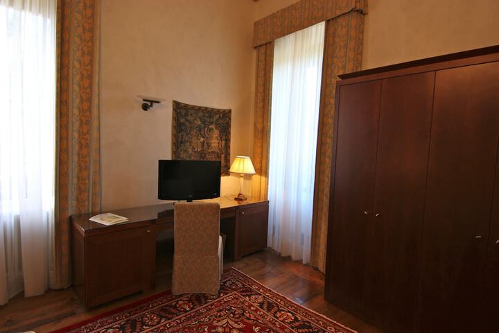 Room 38 of 175