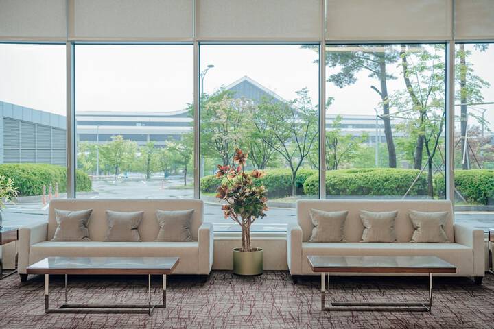 Guest Lobby