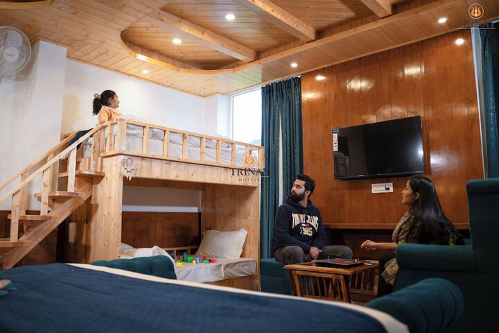 Room 10 of 32