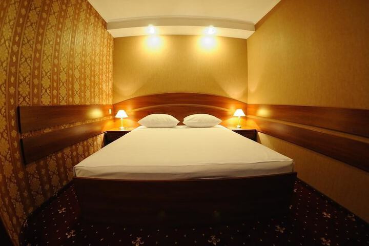 Room 8 of 40