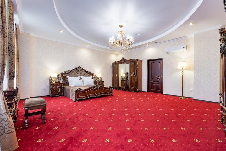 Room 28 of 98
