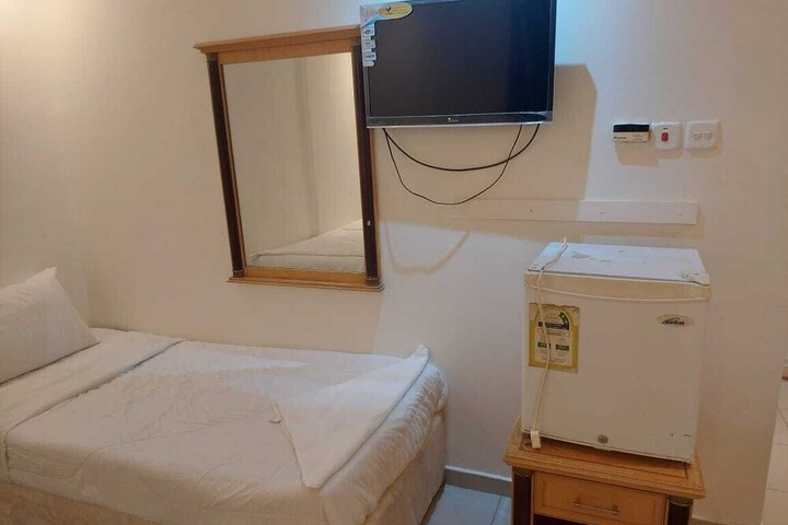 Room 9 of 15