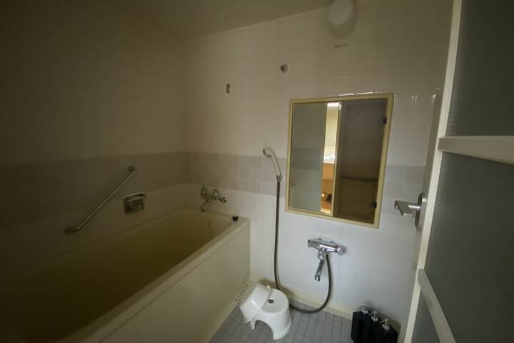 Room 27 of 88