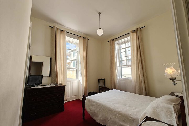 Room 34 of 141