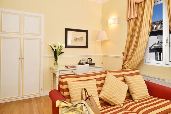 Room 21 of 40