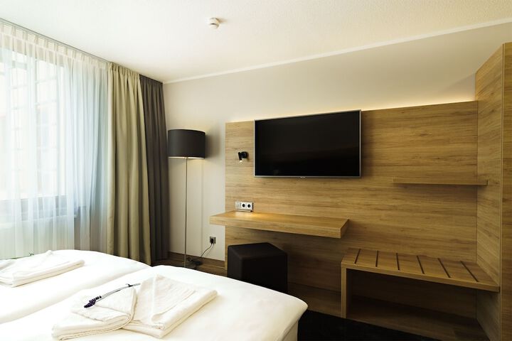 Room 7 of 18