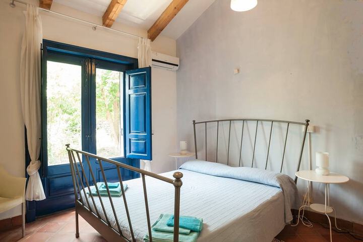 Room 4 of 51