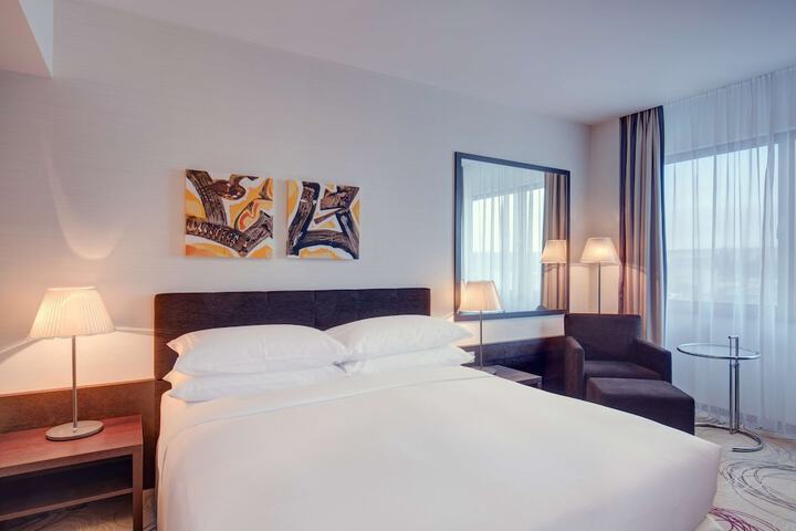 Room 7 of 115
