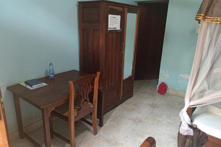Room 16 of 38